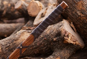 Hacha Vikinga Ragnar Forjada a Mano con Mango de Madera de Palisandro, Hacha para Uso en Exteriores - Product Image 3