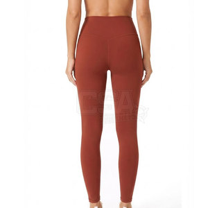 Ensemble de compression premium pour femmes avec tissu extensible respirant pour la gym, la course, l'entraînement, le yoga et les activités quotidiennes - Product Image 6