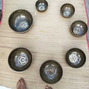 Juego Profesional de Cuencos Tibetanos de 7 Chakras con Frecuencias Afinadas para Reiki, Equilibrio de Chakras y Baños de Sonido, Disponible al por Mayor a Precio Económico - Product Image 5