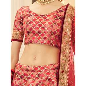 Increíble rojo bordado arte seda desgaste tradicional Lehenga Choli - Product Image 3