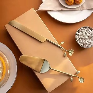 Ensemble élégant de couteau et de spatule en acier inoxydable pour gâteau de réception de mariage - Product Image 6