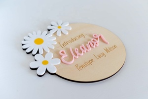 แผ่นไม้สำหรับคลอดทารกปรับแต่งได้ลายดอกเบญจมาศตกแต่งส่วนบุคคลสถานรับเลี้ยงเด็กใหม่ป้ายของขวัญสำหรับเด็กทารกผู้หญิง delarchi MS184 - Product Image 3