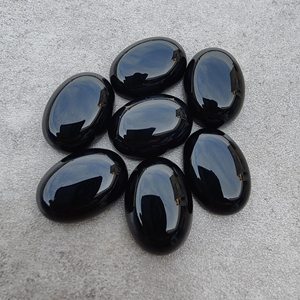 Piedra Preciosa Calibrada de Ónix Negro Natural AAA+ en Forma Ovalada con Reverso Plano, Pulida y Lisa, Disponible al por Mayor - Product Image 5