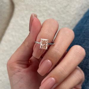 Bague en diamant rose intense fantaisie radiant allongé de 2 carats, cultivé en laboratoire, bague de fiançailles en diamant rose clair, certifiée IGI - Product Image 5