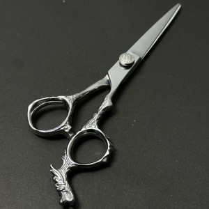 Tijeras de Peluquería Profesionales de Acero Inoxidable Japonés 440c, Diseño Ergonómico para Diestros, Tijeras para Cabello - Product Image 4
