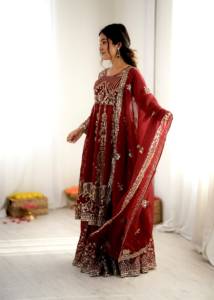 Conjunto de Lehenga y Dupatta para Mujer con Top de Algodón Micro Pesado, Seda Crujiente y Bordado Intenso con Lentejuelas y Mangas - Product Image 2