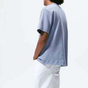 เสื้อยืดคอกลมแขนสั้นสีน้ำเงินทรงโอเวอร์ไซส์สำหรับผู้ชาย เสื้อยืดลำลองสีพื้นผ้าคอตตอนเจอร์ซีย์ถักทอ 100% ทรงพอดีตัว - Product Image 6