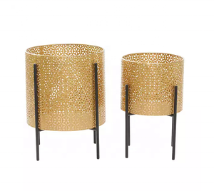 Macetero Metálico Minimalista Personalizado, Duradero y Elegante, para Interiores y Exteriores, Agrega Elegancia a Cualquier Jardín o Decoración del Hogar - Product Image 1