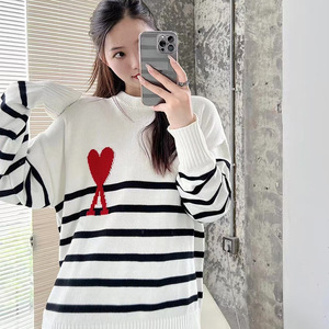 Pull en tricot rayé pour femme de marque avec broderie cœur rouge, col rabattu oversize, idéal pour l'automne - Product Image 3