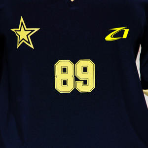 Conjunto Deportivo Casual de 2 Piezas para Mujer, Top Holgado con Cuello en V y Ribete en Contraste, Pantalones Cortos, Camiseta Estilo Jersey de Fútbol Americano, Ropa Deportiva Y2K - Product Image 4