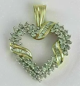 Pendentif Couronne Cœur en Moissanite Taille Princesse de Luxe, Plaqué Or Jaune sur Argent 925, Style Diamant Romantique, Breloque de Collier - Product Image 1