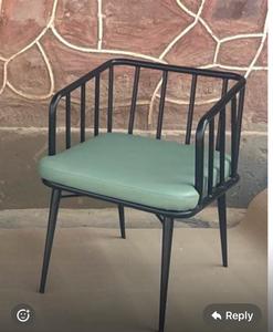 Silla de Salón con Patas de Metal, Tapicería y Estructura Metálica, Silla de Acento para Sala de Estar o Cafetería - Product Image 3