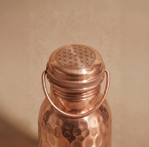 Botella de Agua de Cobre Puro de Gran Capacidad y Excelente Calidad para Uso en Hoteles, Resorts y Hostelería - Product Image 3