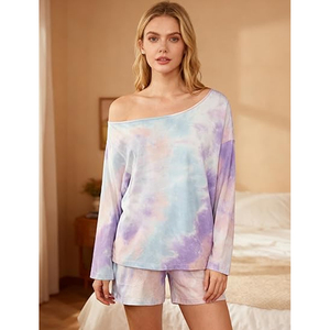 Conjunto de dos piezas de ropa informal para estar en casa, compuesto por una camiseta oversize de cuello redondo para mujer y pantalones cortos de ciclismo, con efecto tie-dye. - Product Image 5