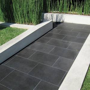 Tuiles polies en basalte gris de qualité architecturale Pierre de lave naturelle pour un pavage élégant: jardin, piscine, patio, cheminée et plus - Product Image 5