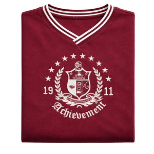 Maglietta con scollo a V con stemma Kappa Alpha Psi, abbigliamento della fraternità greca Krimson con design classico, comfort premium e vestibilità elegante - Product Image 6