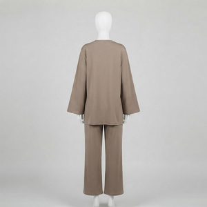 Conjunto de Pantalones y Camiseta de Manga Larga con Capucha de Felpa para Mujer REDDITO, Corte Regular, Color Sólido, Transpirable, Ecológico, Bordado - Product Image 3