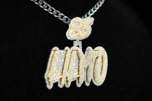 จี้เพชรฮิปฮอปแบบกำหนดเองพร้อมตัวอักษรประดับเพชร ตัวจี้ทรงแฟนซี เงินแท้ 925 ประดับเพชรโมอิสซาไนต์ทรงกลม ผ่านการทดสอบเพชร - Product Image 3