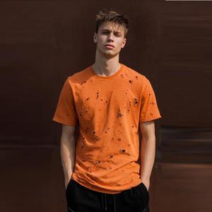 เสื้อยืดผู้ชายแบบใหม่ สไตล์ดิสเทรส 100% ผ้าฝ้าย คอกลม ใส่สบาย ระบายอากาศดี ทรงหลวม รับสกรีนโลโก้ OEM ตัวอักษร สไตล์ไฮสตรีท - Product Image 4