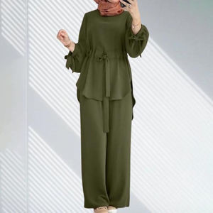 Tenue d'entraînement modeste pour femmes : Haut long à capuche et leggings ajustés – Usine de vêtements personnalisés sous marque privée - Product Image 3