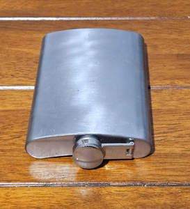 3. กระติกน้ำสแตนเลสขนาด 6 ออนซ์ พร้อมกรวย กระติกใส่แอลกอฮอล์แบบพกพา - Product Image 3