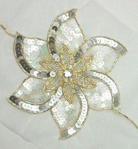 Llavero de cuentas amarillas y verdes, bordado a mano con cuentas de semillas, dijes para bolso con diseño festivo. - Product Image 3