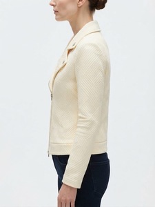 Blouson Biker Texturé Crème pour Femme – Coupe Slim, Fermeture Éclair Asymétrique, en Similicuir PU, Veste Courte Moto avec Col Revers - Product Image 2