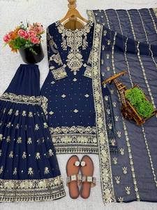 Ensemble Kurta/Kurti traditionnel indien et pakistanais pour femmes, coupe ajustée, en faux georgette lourd, pour mariage, de la marque PinkCityBlocks - Product Image 2