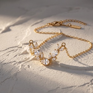 Collier Pendentif Tulipe de Luxe Plaqué Or avec Zircon Blanc pour Femme, Bijoux Indiens Tendance, Idéal pour Mariage, Vente en Gros Fabricant - Product Image 5