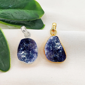 Colgante de Cuarzo Verde Fresa Natural con Baño de Oro, Dijes de Cuarzo Verde Fresa, Joyería de Cristal Curativo, Dijes de 10-12mm - Product Image 2