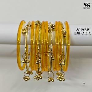 Ensemble de 16 bracelets en or plaqué traditionnel, style Ghungroo du Cachemire, faits à la main, bijoux de mode pour femmes, pour occasions festives, par un tiers - Product Image 4