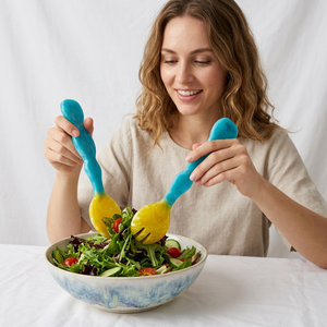Ustensiles de service pour salade en résine écologique faits à la main, personnalisables, compatibles micro-ondes et four, lavables au lave-vaisselle, fabriqués en Inde - Product Image 1