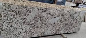 Dalles et carreaux en granit blanc Murphy |   Pierre naturelle de qualité supérieure pour cuisines, salles de bain, revêtements muraux et aménagements paysagers - Product Image 1