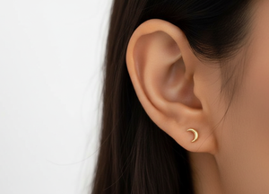ต่างหูมินิมอลรูปพระจันทร์ ทอง 14K สำหรับทุกเพศ ใส่ได้ทุกวัน - Product Image 4