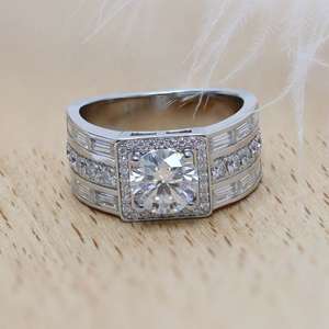 Anillo de Compromiso de Moissanita con Diseño Halo, Corte Brillante Redondo de 1.50 CT, D VVS1, Plata de Ley S925, Anillo Unisex, Regalo de Boda - Product Image 4