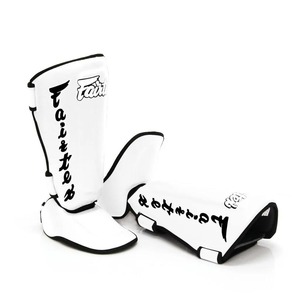 Mejores espinilleras de cuero Fairtex para Muay Thai y boxeo, protección de piernas personalizada, espinillera profesional para entrenamiento. - Product Image 1