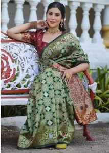 Sari de Seda Banarasi Elegante de la Mejor Calidad con Tejido Floral Zari para la Colección Nupcial, Ropa de Fiesta y Funciones de Boda - Product Image 6