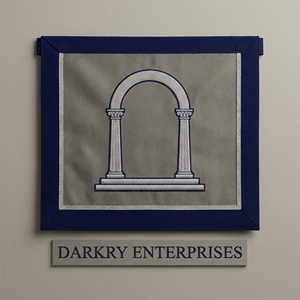 ผ้ากันเปื้อนทำมือแบบสั่งทำพิเศษสำหรับพิธีกรรมมาสัน ประดับด้วยงานปักดิ้นทองสีน้ำเงินรอยัล ลายดวงตาที่มองเห็นได้ทุกทิศทาง สำหรับพิธีกรรมมาสันระดับออลมาสเตอร์ - Product Image 3