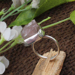 แหวนเงินแท้ 925 ประดับพลอยสีฟ้าอมชมพูทรงเรียบหรู ดีไซน์เรียบง่าย เหมาะสำหรับเป็นของขวัญแต่งงานสำหรับผู้หญิง - Product Image 2