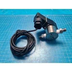 Vanne solénoïde à action directe CKD AB31-02-3 utilisée comme pièce détachée pour équipement semi-conducteur d'occasion - Product Image 3