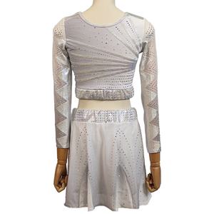Uniforme Deportivo Personalizado para Animadoras Adultas, Top Corto y Falda Blancos y Plateados, 100% Poliéster - Product Image 6