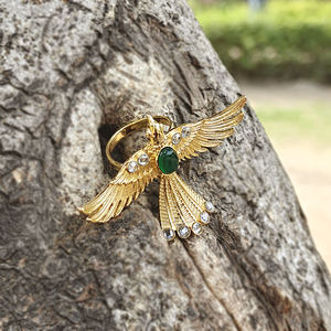 แหวนค็อกเทลประดับพลอยออนิกซ์สีเขียวทรงสวยงาม พร้อมเพชร CZ ประดับตกแต่ง แหวนทองเหลืองชุบทอง 18k ปรับขนาดได้ รูปนกอินทรีบิน - Product Image 6