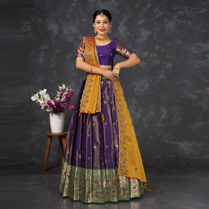 Lehenga Choli en soie tissée avec bordure, jupe évasée, blouse élégante, dupatta brodé – Traditionnel, pour remise de diplôme, plage, Diwali - Product Image 3