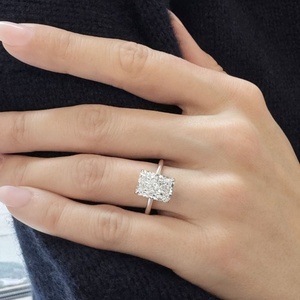 แหวนเพชรทรงรัศมี 14K ทองคำขาว เพชรเม็ดเดี่ยว 2 กะรัต เพชรเลี้ยงในห้องปฏิบัติการ สำหรับผู้หญิง รับรองโดย IGI - Product Image 2