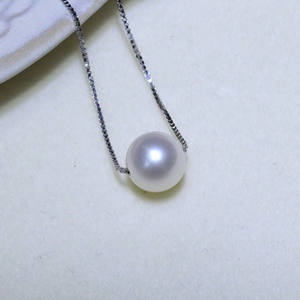 Collar de Perlas de Agua Dulce Clásico para Mujer con Cadena Ajustable de Clavícula con Diseño de Camelia, Redondo, Ligero y Elegante - Product Image 4