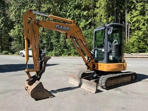 Excavadora Compacta Usada Confiable con Brazo Desplazable y Cucharón Reforzado para Excavación y Apertura de Zanjas en Espacios Reducidos - Product Image 3
