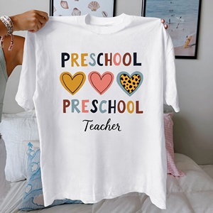 Profesor de preescolar con corazones coloridos, Camiseta de algodón puro para mujer, ajuste cómodo - Product Image 3