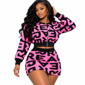 Ensemble deux pièces tricoté Cosh International Sisterhood Sorority, rose et noir, imprimé lettres, haut zippé avec mini-jupe, tenue de club sexy - Product Image 1