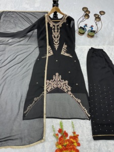Ensemble de costume palazzo indien prêt-à-porter, nouvelle collection de créateurs, haut, bas et dupatta, pour mariage, avec broderies riches. - Product Image 3