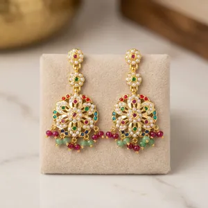 Boucles d'oreilles de luxe en forme de fleur, plaquées rhodium, imitation perle, style chandelier, pour femme, vintage, cadeau de mariage indien - Product Image 1
